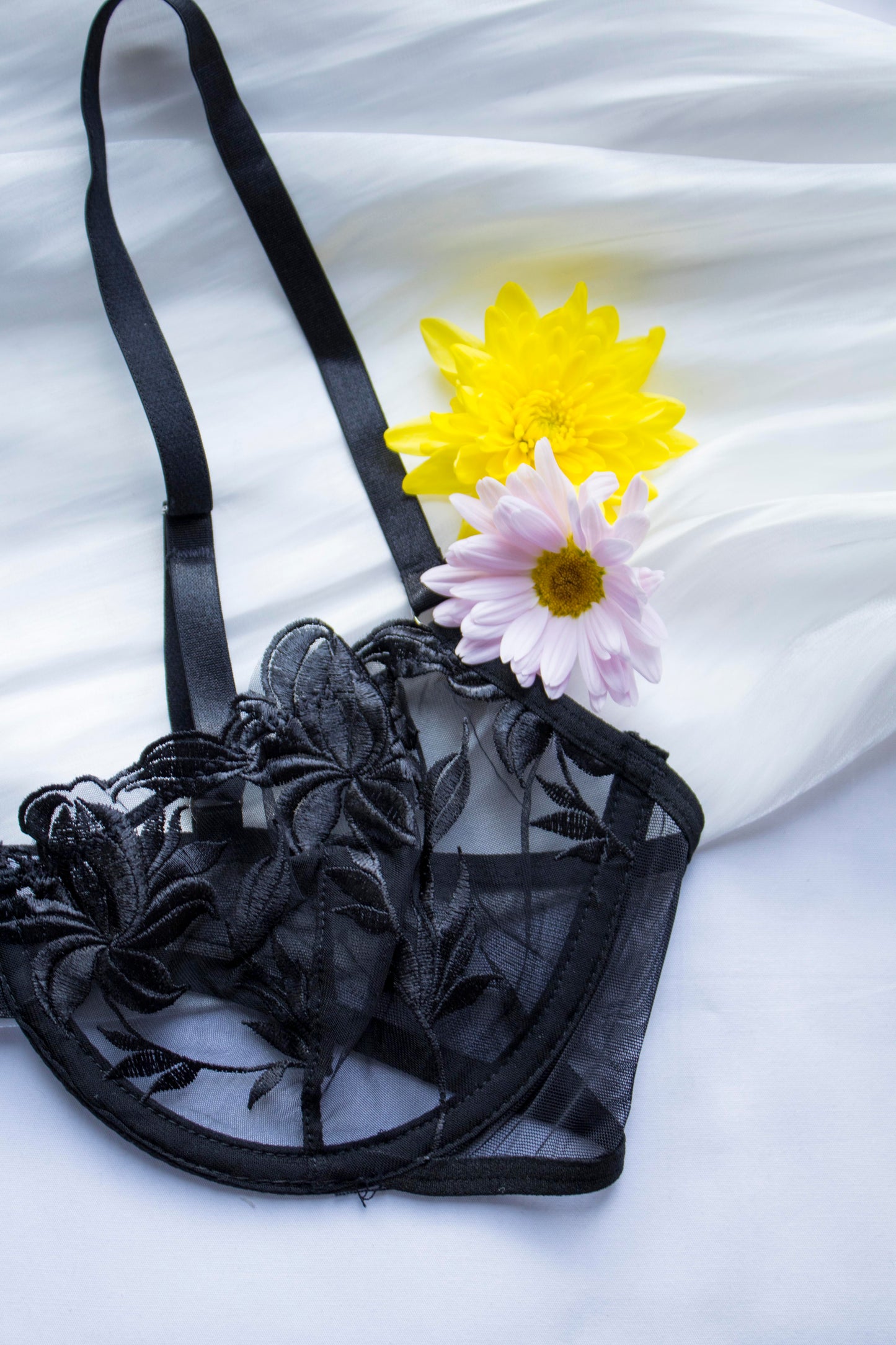🌙 Midnight Dahlia – Underwire Bra